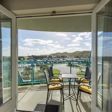 Apartment Spectacular With Patio